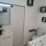 Avec Balneo Proche شقة